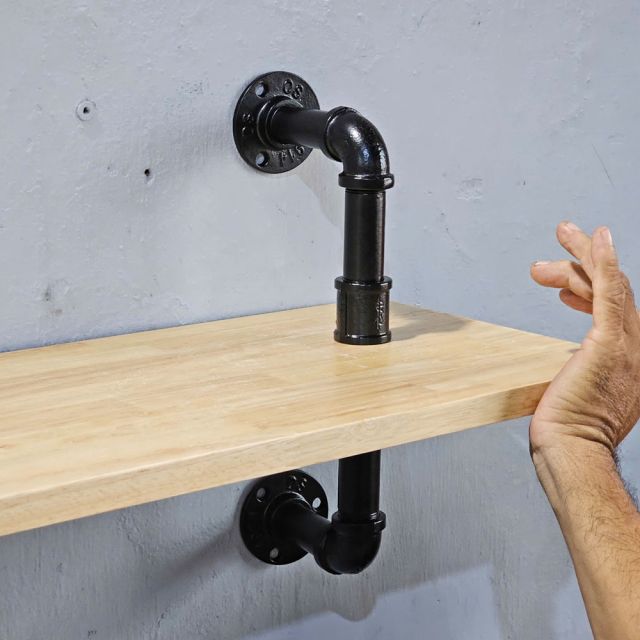 Kệ ống nước áp tường gỗ cao su PPF021