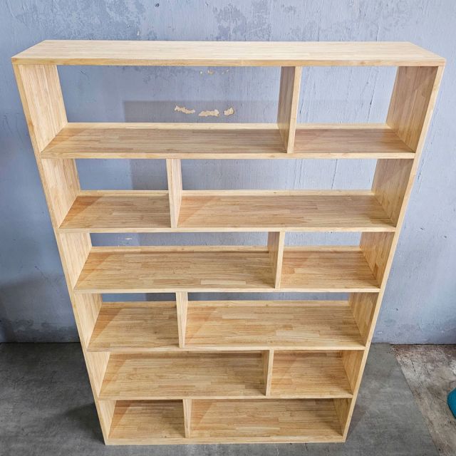 Kệ sách 120x28x185 gỗ cao su KS68332