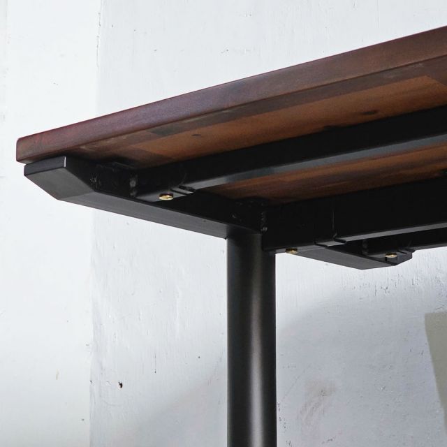 Bàn làm việc 140x70cm gỗ tràm hệ TIO HBTO033