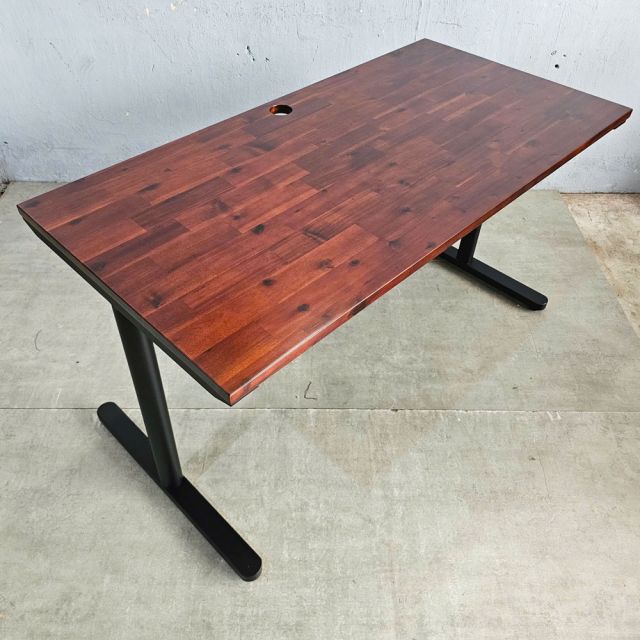 Bàn làm việc 140x70cm gỗ tràm hệ TIO HBTO033