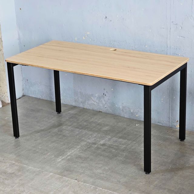 Bàn làm việc 140x70cm gỗ plywood chân sắt Rectang HBRT101