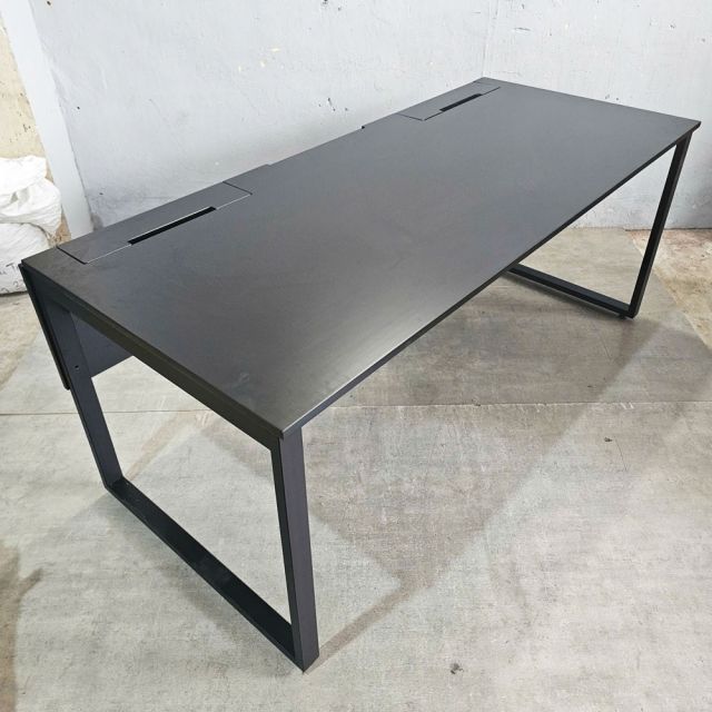 Bàn làm việc có hộp điện 180x70cm gỗ cao su ZD023