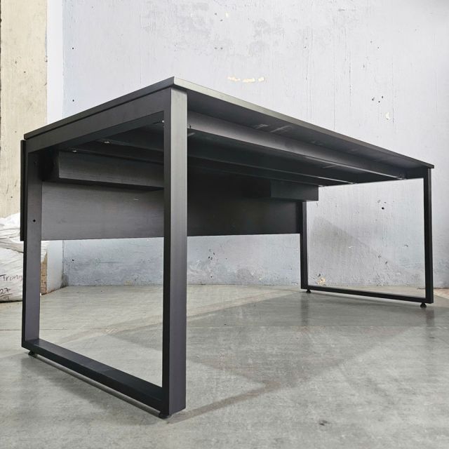 Bàn làm việc có hộp điện 180x70cm gỗ cao su ZD023
