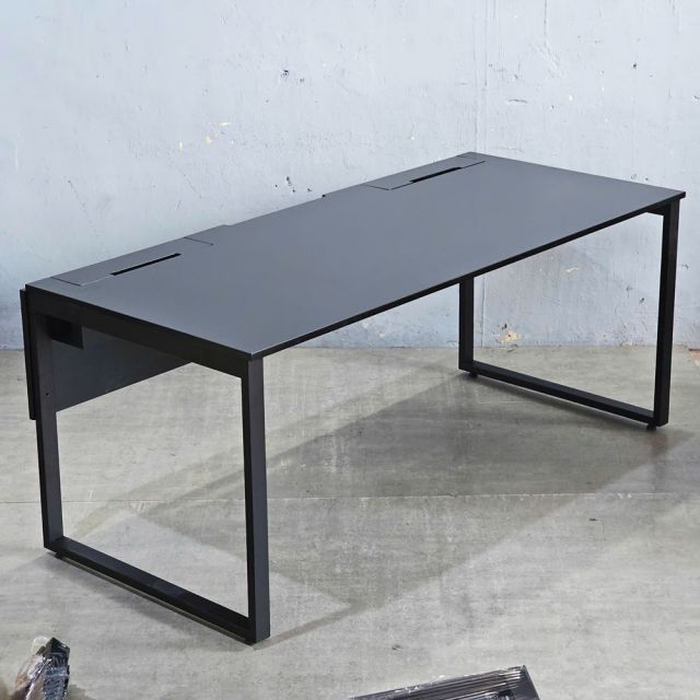 Bàn làm việc có hộp điện 180x70cm gỗ cao su ZD023