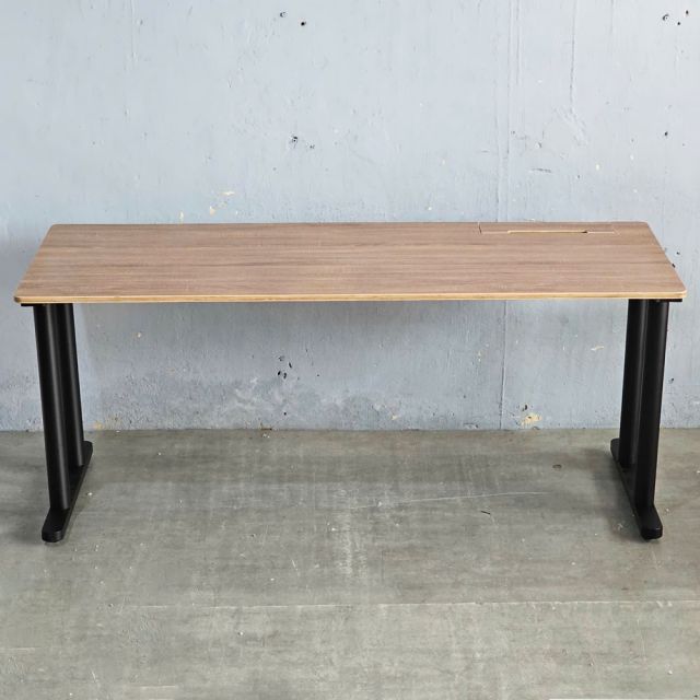 Bàn làm việc có hộp điện 180x80cm gỗ plywood hệ TIO HBTO032