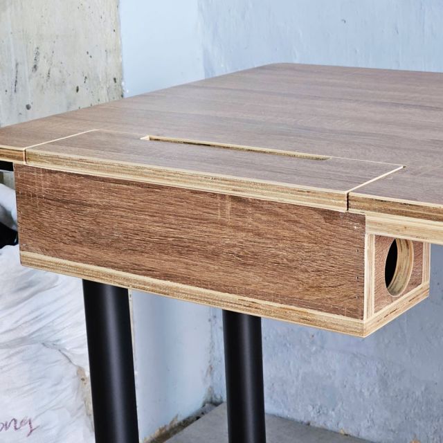 Bàn làm việc có hộp điện 180x80cm gỗ plywood hệ TIO HBTO032