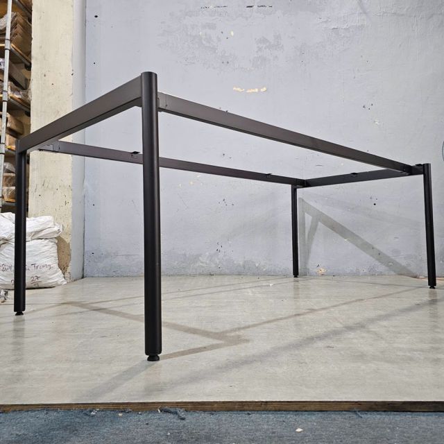 Chân sắt lắp ráp cho bàn họp 200x100cm hệ OMA II sơn tĩnh điện HCOM208