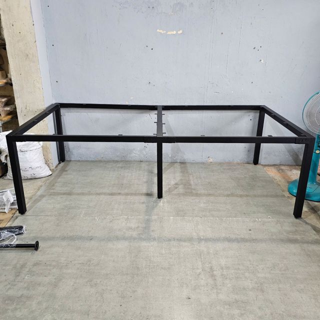 Chân sắt lắp ráp cho bàn họp 240x120cm hệ UConcpet HCUC029