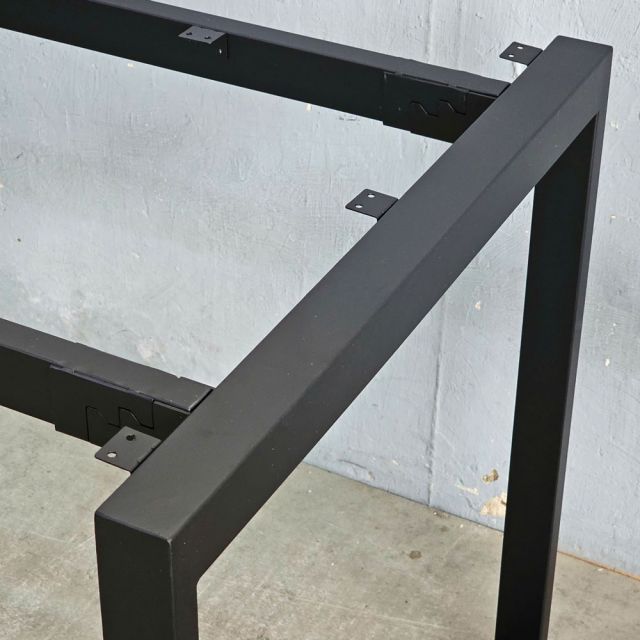 khung chân bàn sử dụng cơ cấu lắp ráp mới rất chắc chắn