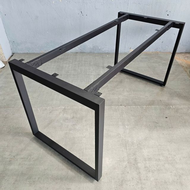 khung chân bàn sử dụng cơ cấu lắp ráp mới rất chắc chắn