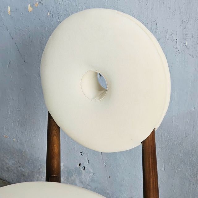 Ghế Donut gỗ Ash bọc vải nhung GCF310