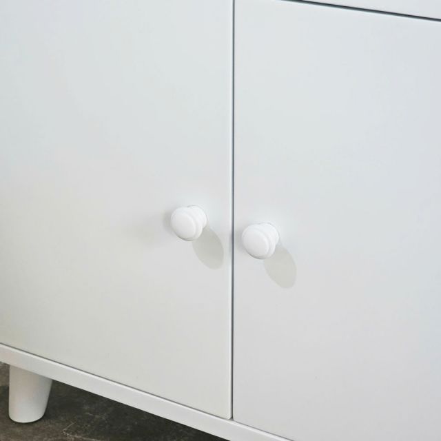 Kệ góc tường có ngăn tủ 50x50x160cm gỗ cao su KGT68048