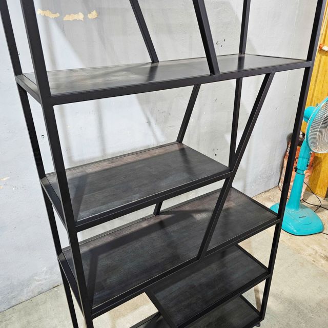 Kệ sách trang trí TRAP-SHELF gỗ cao su  KTB68044