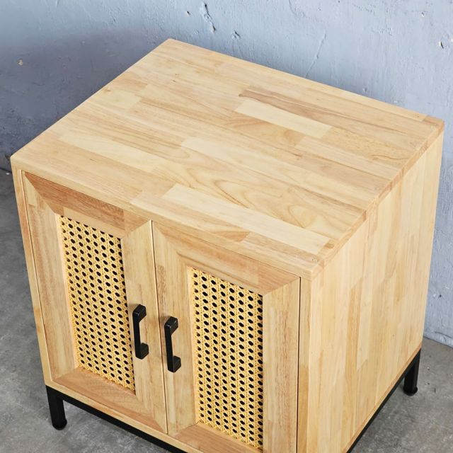 Kệ trang trí có tủ 57x44x50cm gỗ cao su KTT68034
