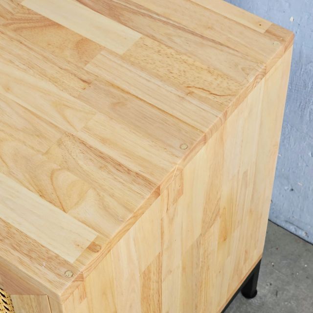 Kệ trang trí có tủ 57x44x50cm gỗ cao su KTT68034