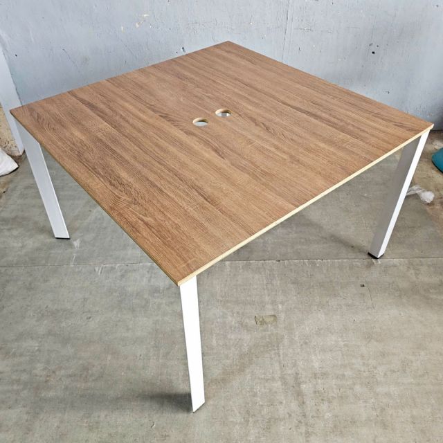 Bàn cụm 2 chỗ ngồi 120x120cm gỗ plywood hệ Trian HBTA025