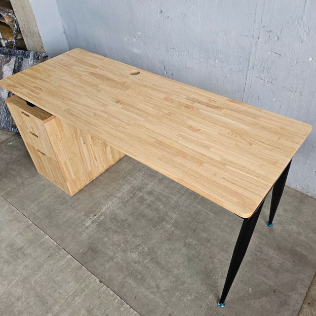 Bàn làm việc gác tủ 160x70cm gỗ cao su hệ CONE HBCO065