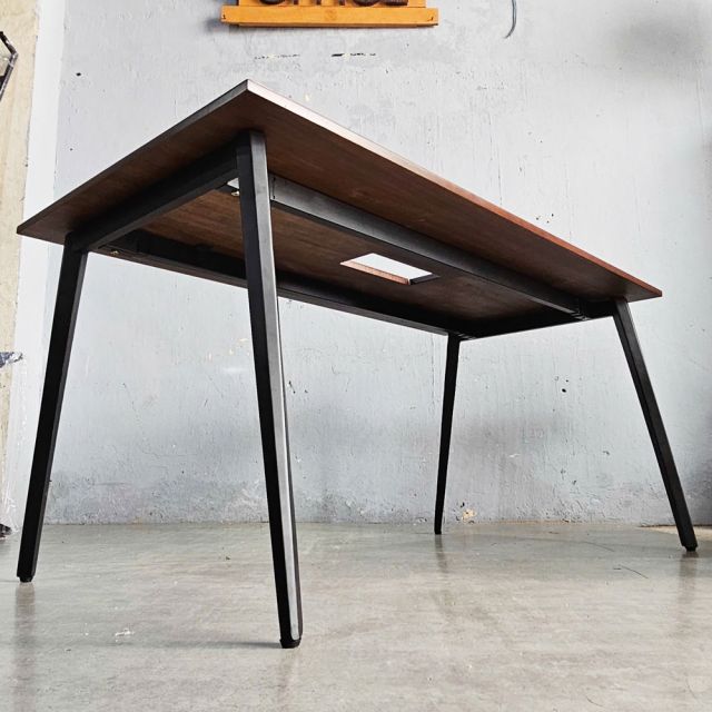 Bàn họp nhỏ 160x80cm gỗ cao su HDG026