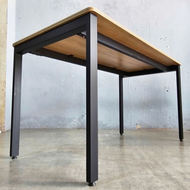 Bàn làm việc 140x70cm gỗ plywood chân sắt Rectang HBRT101