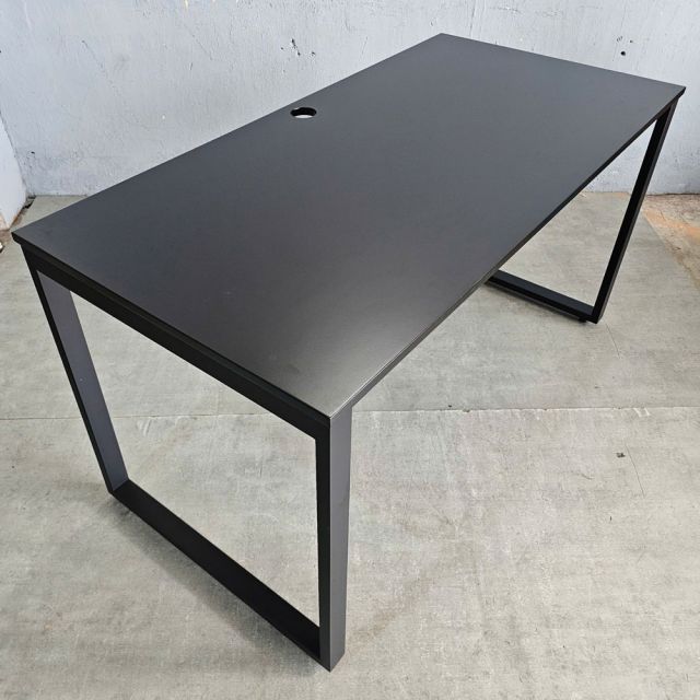 Bàn làm việc 140x70cm gỗ cao su hệ Rectang HBRT112