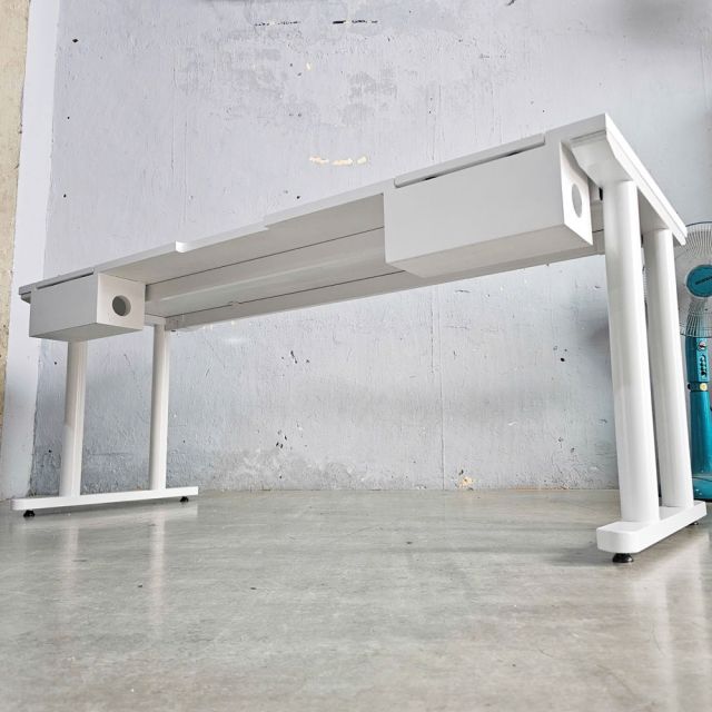 Bàn làm việc có hộp điện 180x70cm gỗ tràm hệ TIO HBTO035