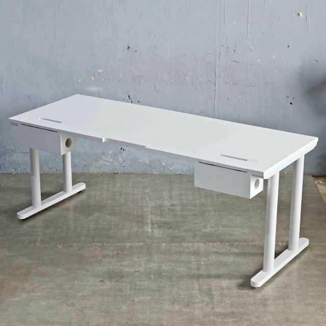 Bàn làm việc có hộp điện 180x70cm gỗ tràm hệ TIO HBTO035