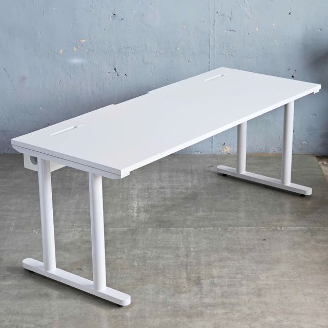 Bàn làm việc có hộp điện 180x70cm gỗ tràm hệ TIO HBTO035