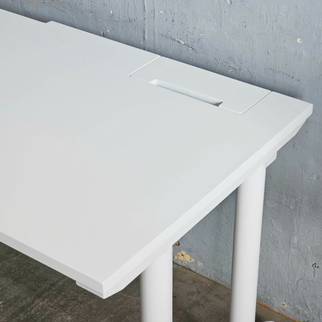 Bàn làm việc có hộp điện 180x70cm gỗ tràm hệ TIO HBTO035