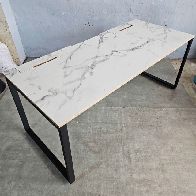 Bàn làm việc có hộp điện 180x80cm gỗ plywood vân giả đá HBRT114