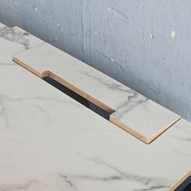 Bàn làm việc có hộp điện 180x80cm gỗ plywood vân giả đá HBRT114