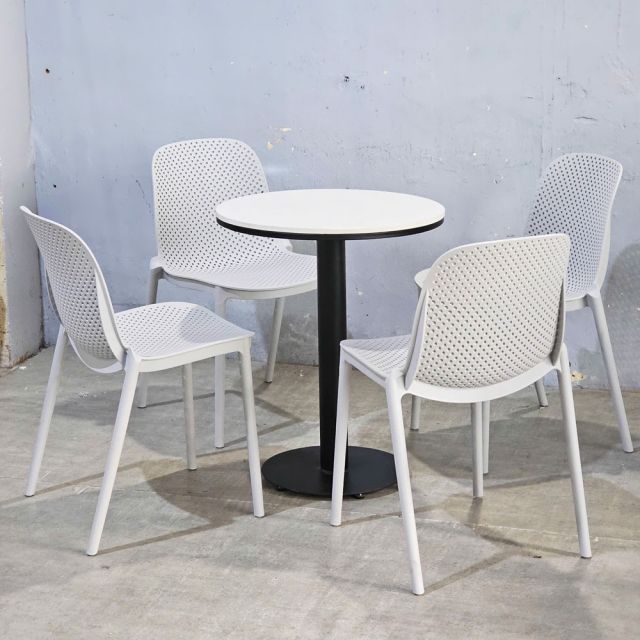 Combo bàn cafe tròn mặt đá và 4 ghế nhựa CBCF344