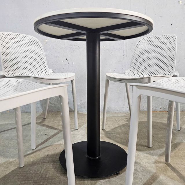 Combo bàn cafe tròn mặt đá và 4 ghế nhựa CBCF344