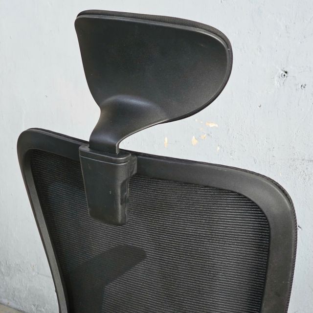 Ghế xoay văn phòng có tựa đầu HOM1101-D02