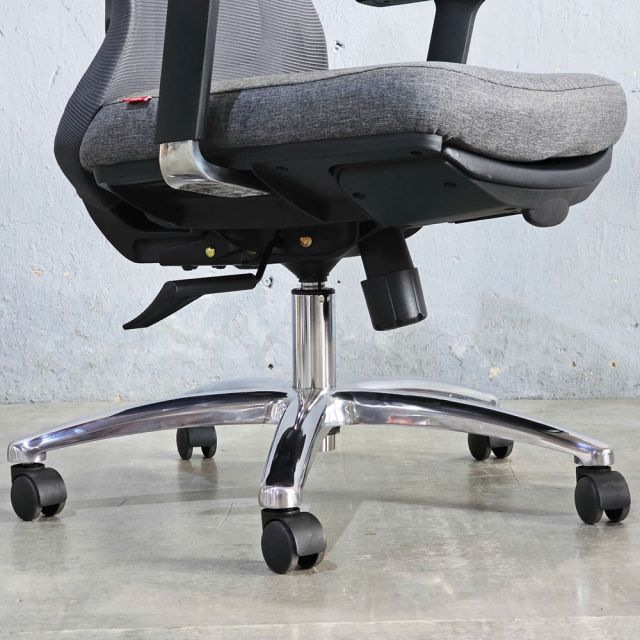 Ghế xoay văn phòng lưng lưới có gác chân HOM1106-D02