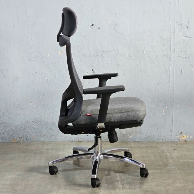 Ghế xoay văn phòng lưng lưới có gác chân HOM1106-D02