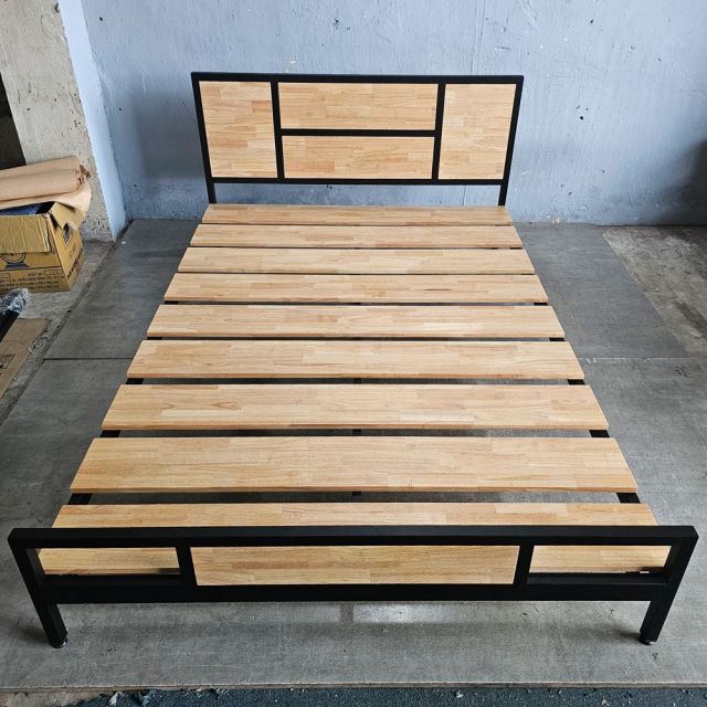 Giường ngủ lắp ráp 140x200cm gỗ cao su GN68052