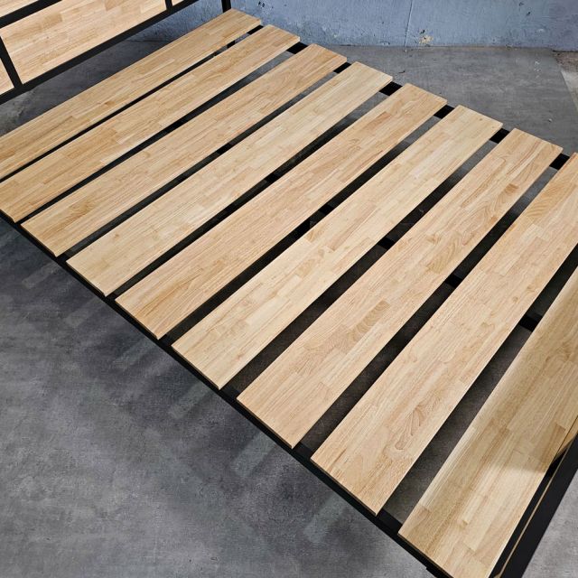 Giường ngủ lắp ráp 140x200cm gỗ cao su GN68052
