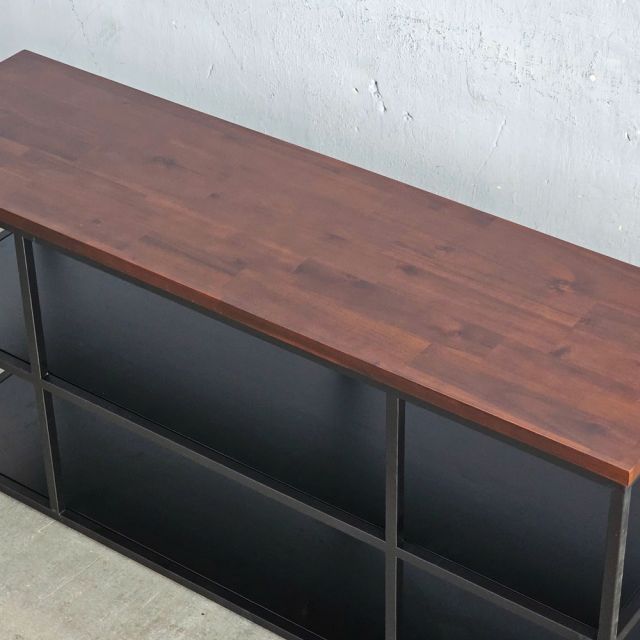 Kệ Tivi UNMA2 140cm đơn giản mặt gỗ Tràm KTV68079