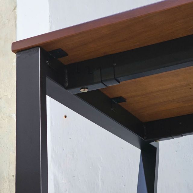 Bàn giám đốc chữ L gỗ cao su chân sắt hệ MConcept HBMC018