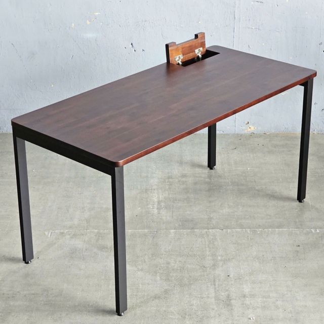 Bàn làm việc có hộp điện 140x70cm gỗ tràm HBRT116