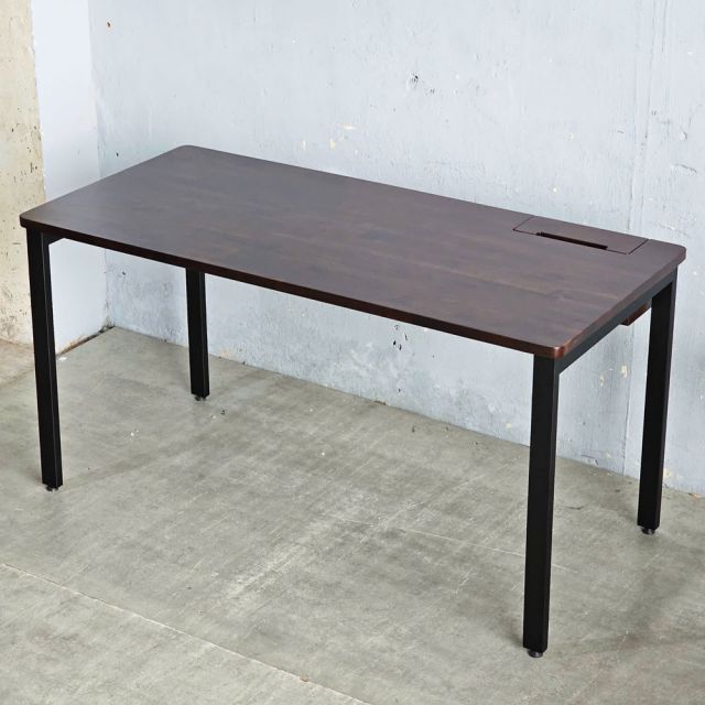 Bàn làm việc có hộp điện 140x70cm gỗ tràm HBRT116