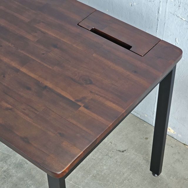 Bàn làm việc có hộp điện 140x70cm gỗ tràm HBRT116