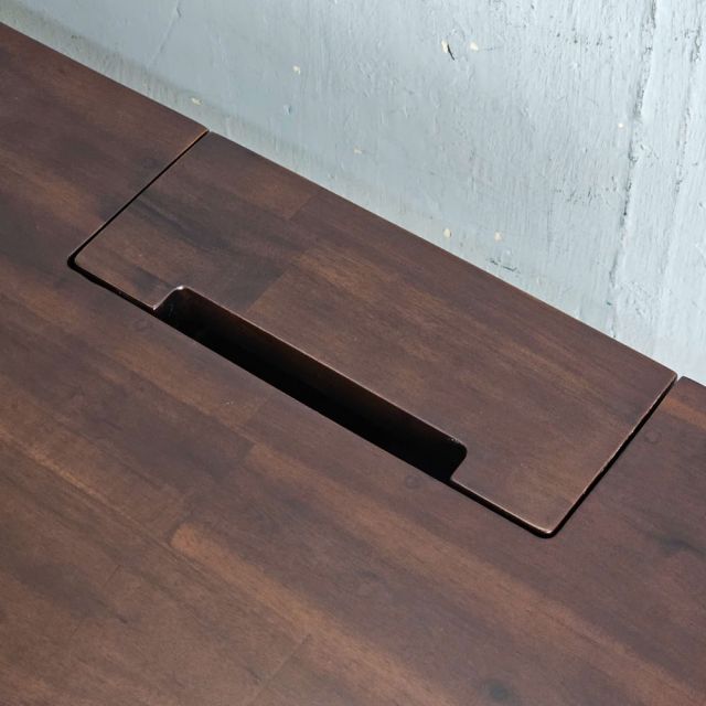 Bàn làm việc có hộp điện 140x70cm gỗ tràm HBRT116