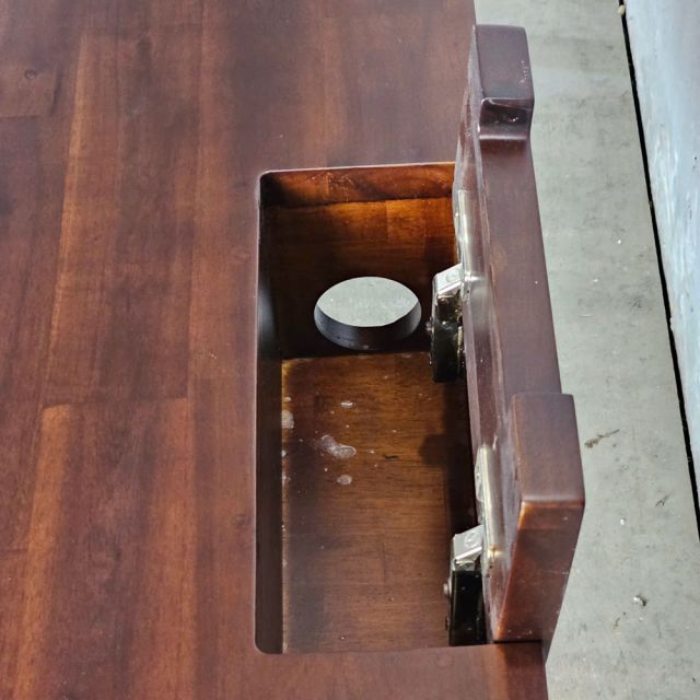 Bàn làm việc có hộp điện 140x70cm gỗ tràm HBRT116