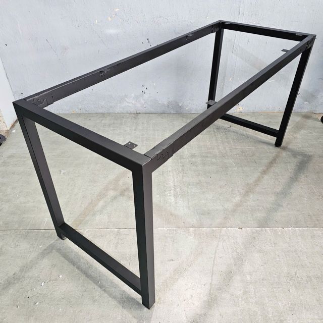 Chân sắt lắp ráp cho bàn 140x60cm hệ URA HCUR003