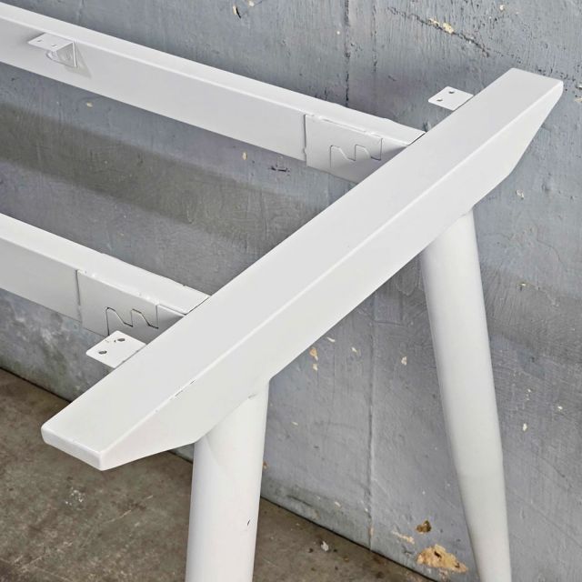 Chân bàn sắt hệ CONE Concept 140x60 lắp ráp HCCO003