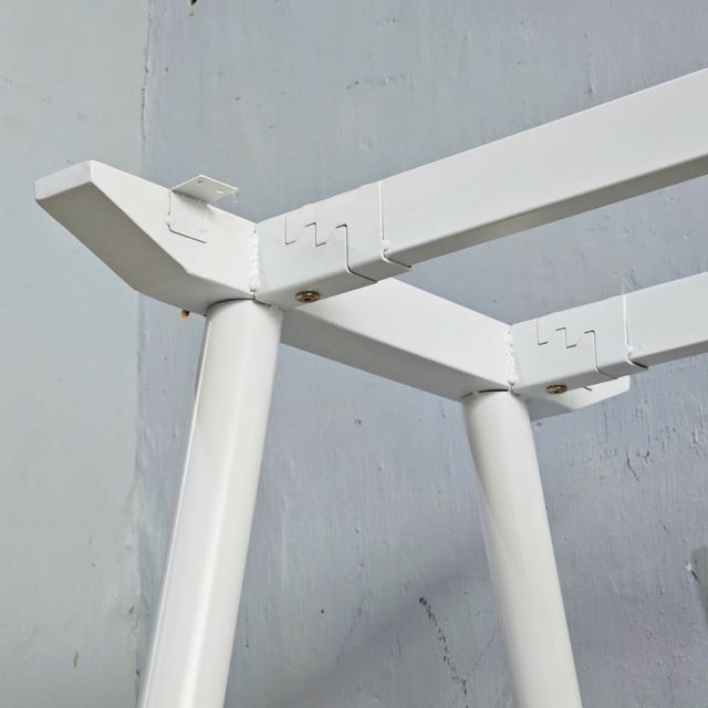 Chân bàn sắt hệ CONE Concept 140x60 lắp ráp HCCO003