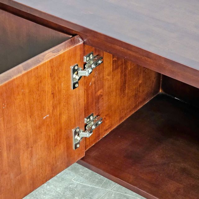 Tủ tivi phòng khách 240x40x42cm gỗ cao su KTV68112