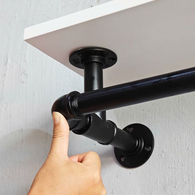 Giá treo khăn ống nước 110x20cm gỗ cao su KPT68044