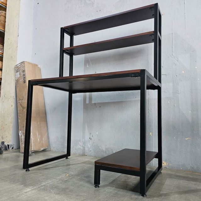 Bàn máy tính liền kệ 100x60x140cm gỗ cao su FD68079